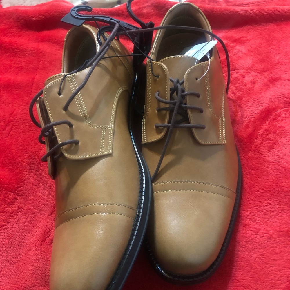 Tan Leather Oxfords with Polished Finish and Lace-Up Design